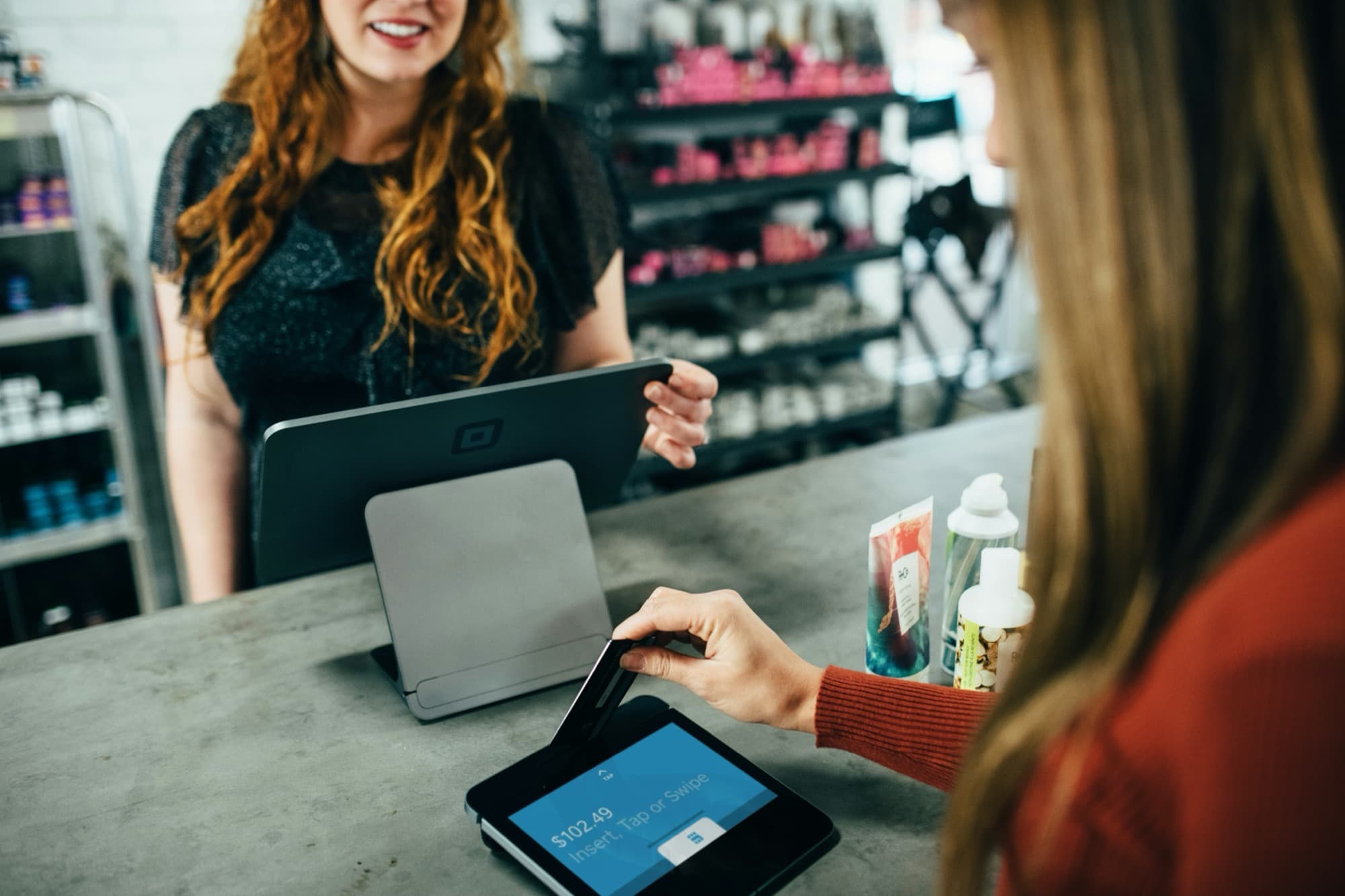 Negocio pagando con RelationPRO en el punto de venta